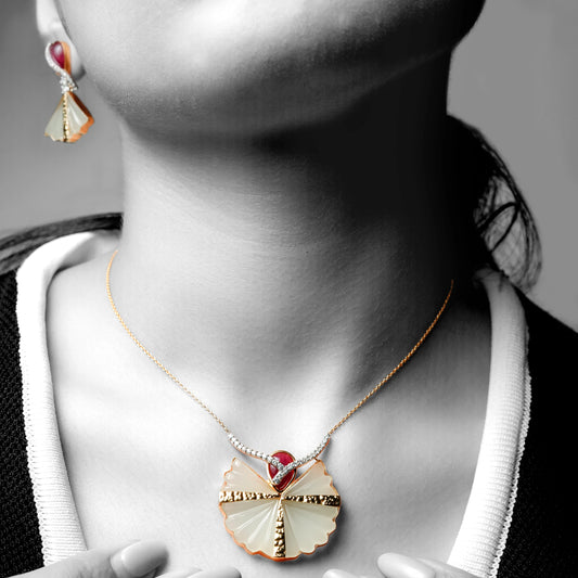 lamarquem_colours_of_nature_white_fan_diamond_pendant