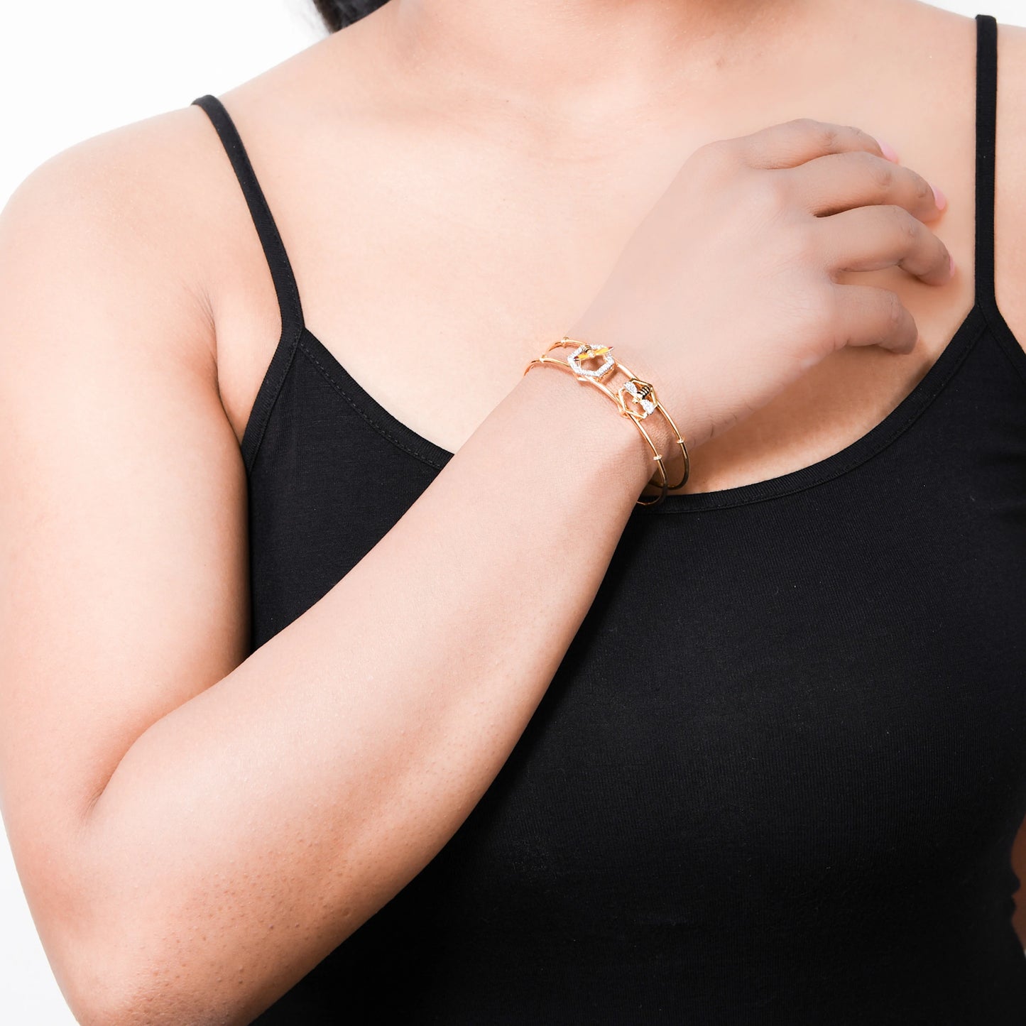 lamarquem_dancing_bee_diamond_bracelet