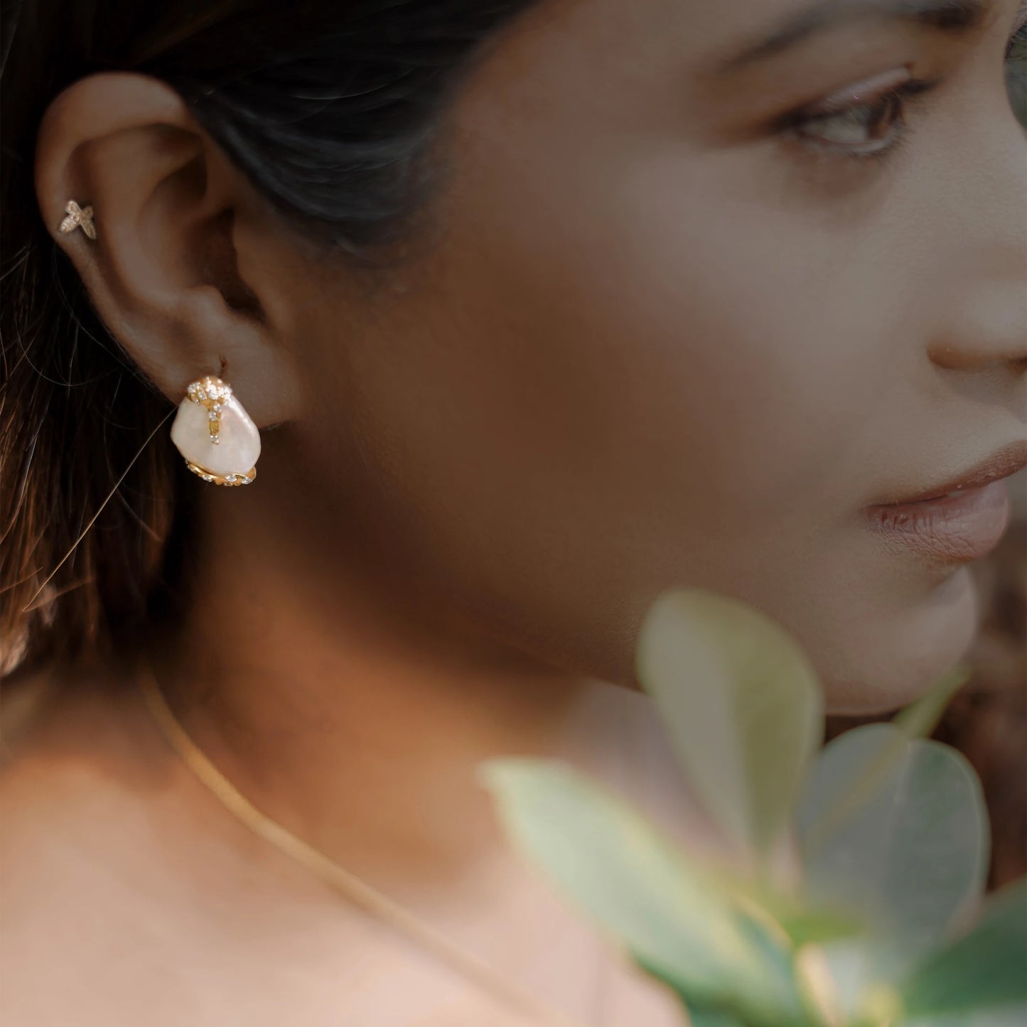 Diamond Engraved Pearl Earrings D