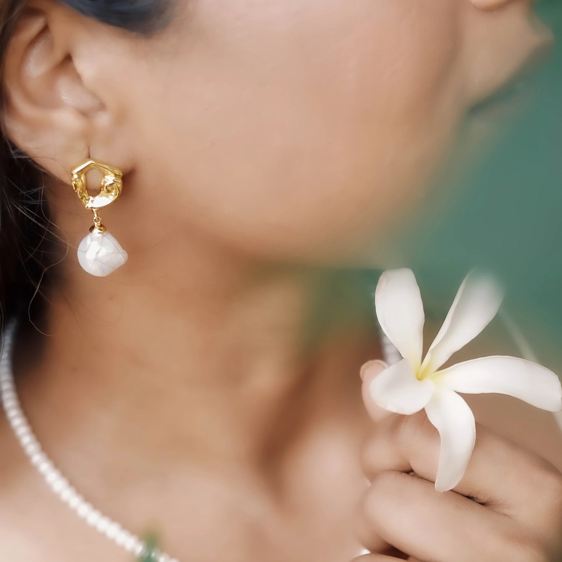 Crushed Gold Pearl Earrings D