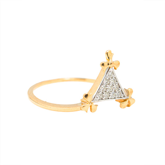 LAMARQUE-M TRIANGULAR LUSTER DIAMOND RING